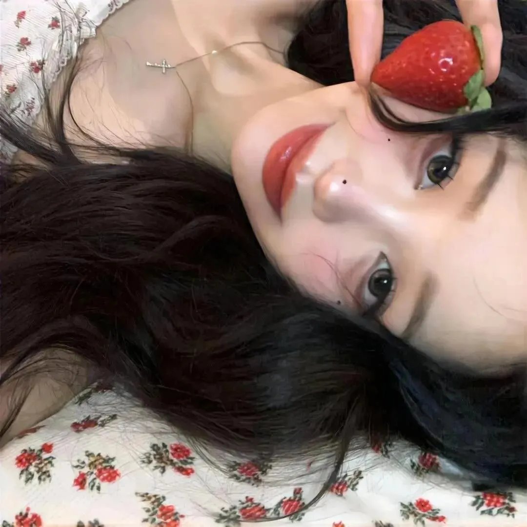 这名男子，捡到了人鱼。